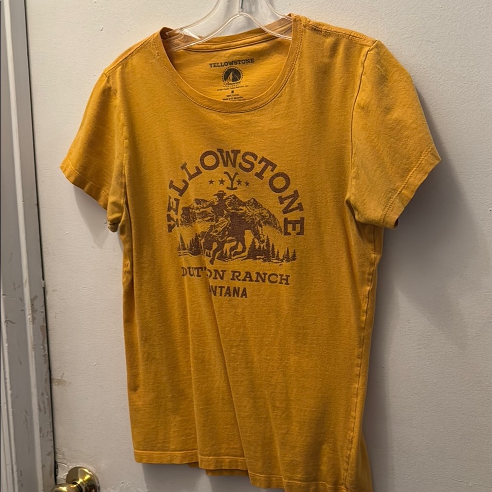 EUC Yellowstone Dutton Ranch Graphic Tee